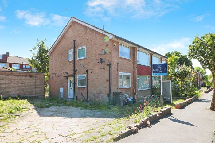 2 Bedroom Terraced House To Rent In Margaret Way, Ilford, IG4