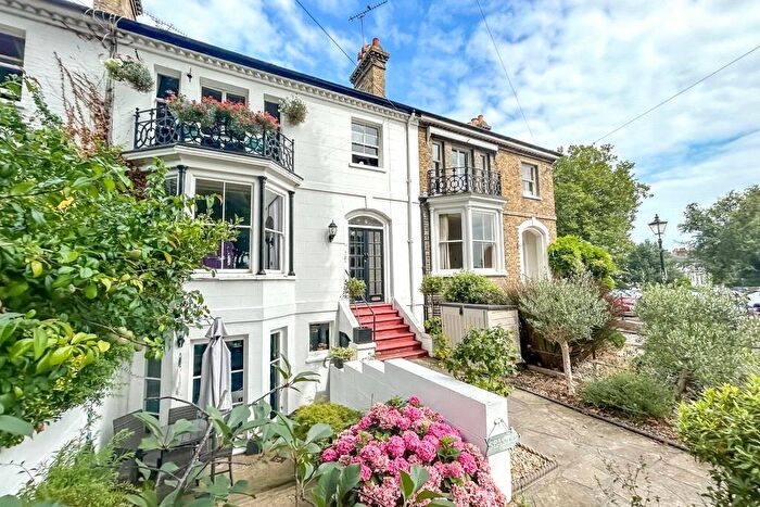 2 Bedroom Apartment For Sale In Runwell Terrace, Clifftown Conservation Area, Southend-On-Sea, Essex, SS1