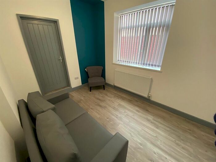 1 Bedroom Property To Rent In Ensuite, Allesley Old Road, Chapelfields, Coventry, CV5