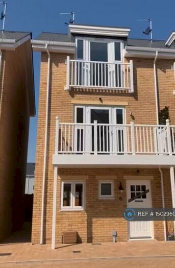 4 Bedroom End Of Terrace House To Rent In New Hampshire Street, Reading, RG2