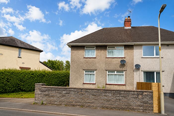 3 Bedroom Semi-Detached House For Sale In Glyn-dwr Avenue, Pontypridd, CF37