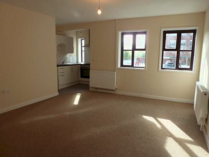 2 Bedroom Flat To Rent In St. Michael Street, West Bromwich Ringway, West Bromwich B70