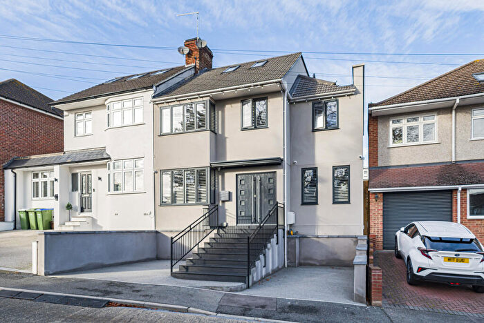 4 Bedroom Semi Detached House For Sale In Edwin Close, Bexleyheath, DA7