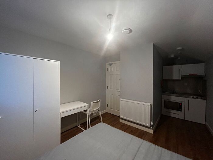 1 Bedroom Flat To Rent In Flat A Bearwood Parade, Smethwick, B66