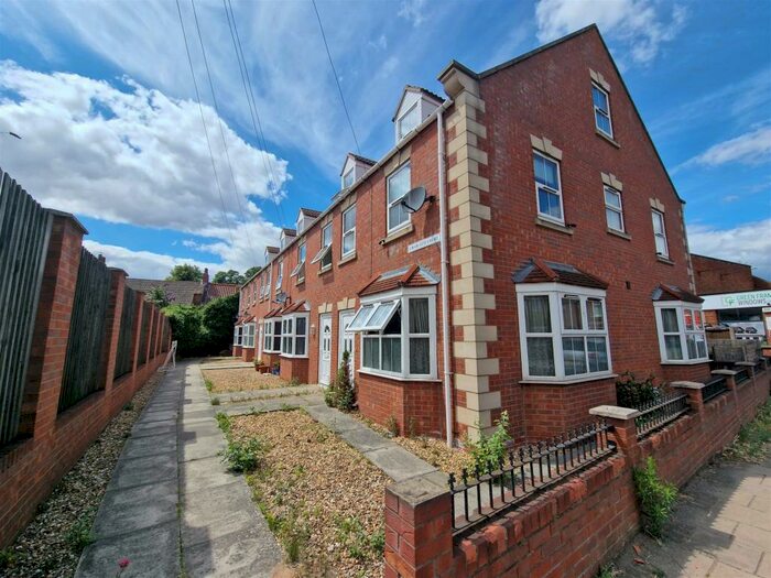 3 Bedroom Town House To Rent In Charlotte Court, Gainsborough, DN21