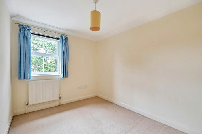 2 Bedroom Apartment For Sale In Winchester Road, Bishops Waltham, Southampton, Hampshire, SO32