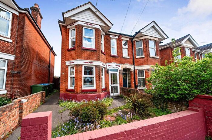 3 Bedroom Semi-Detached House For Sale In Rampart Road, Southampton, Hampshire, SO18