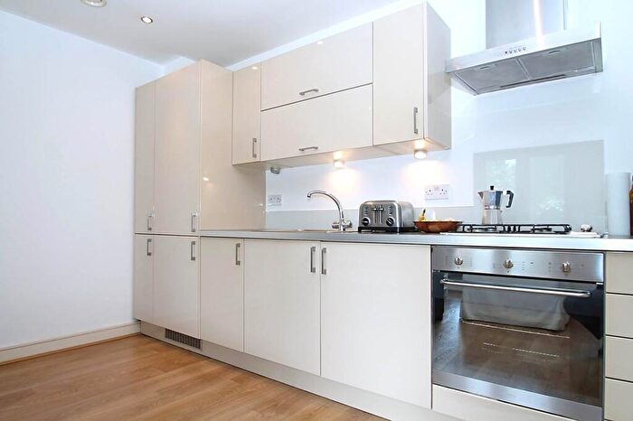 1 Bedroom Flat To Rent In Challis House, Battersea Park Road, SW11