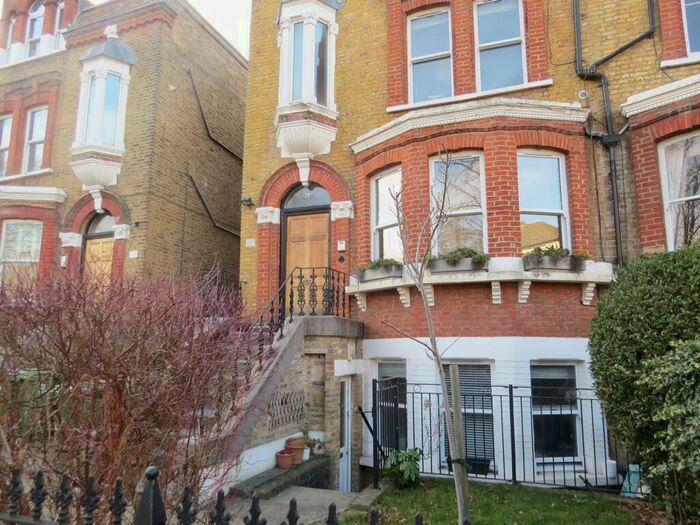 2 Bedroom Apartment To Rent In The Gardens, East Dulwich, London, SE22
