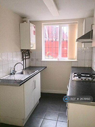1 Bedroom Flat To Rent In Hollins Road, Oldham, OL8