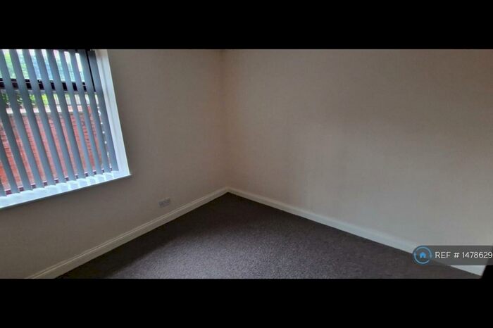 1 Bedroom Flat To Rent In Drake Street, Rochdale, OL11
