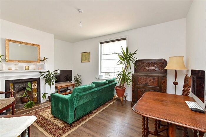 2 Bedroom Flat For Sale In High Street, Lewes, East Sussex, BN7