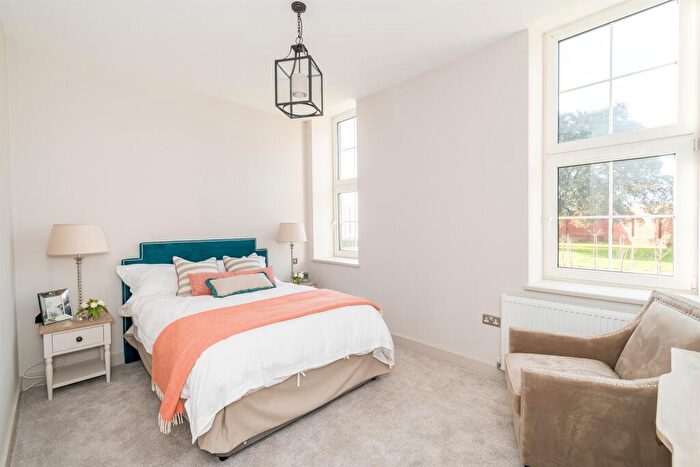 2 Bedroom Apartment For Sale In Wakeley Drive, Gosport, PO12