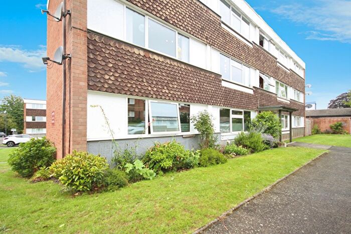 2 Bedroom Flat For Sale In Remburn Gardens, Warwick, CV34