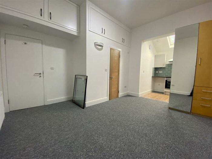 Studio To Rent In Bensham Manor Road, Thornton Heath, CR7