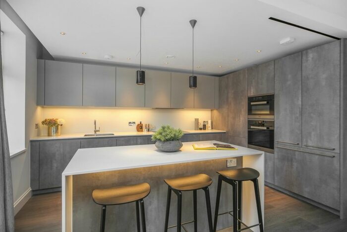 3 Bedroom Flat To Rent In Radnor Walk, Chelsea, SW3