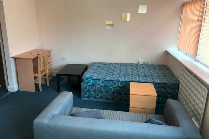 Studio To Rent In London Road, Southampton SO15