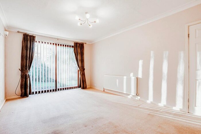 2 Bedroom Bungalow For Sale In Lulworth Avenue, Leeds, LS15