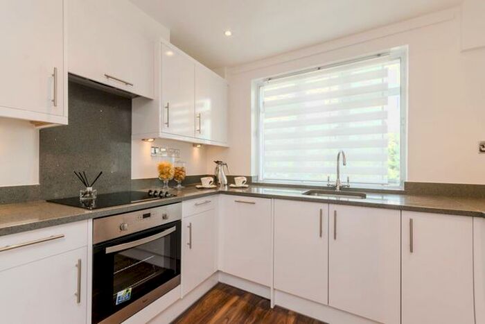 2 Bedroom Flat To Rent In Hanger Green, Ealing, London, W5