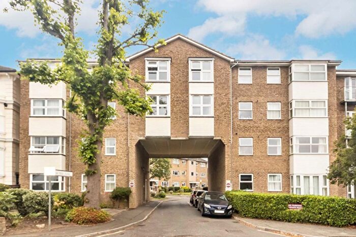2 Bedroom Flat To Rent In Ash Tree Close, Surbiton, KT6