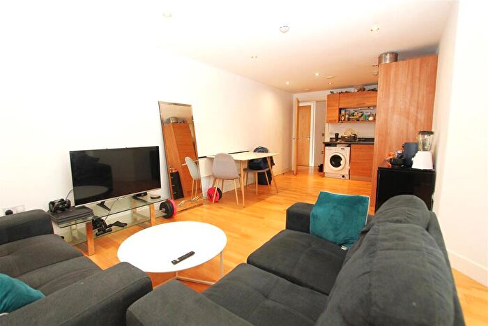 2 Bedroom Flat To Rent In La Salle, Leeds Dock, LS10
