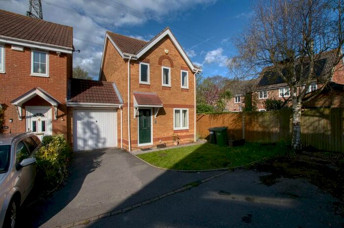 3 Bedroom Link Detached House To Rent In Ardingly Crescent, Hedge End, Southampton, SO30