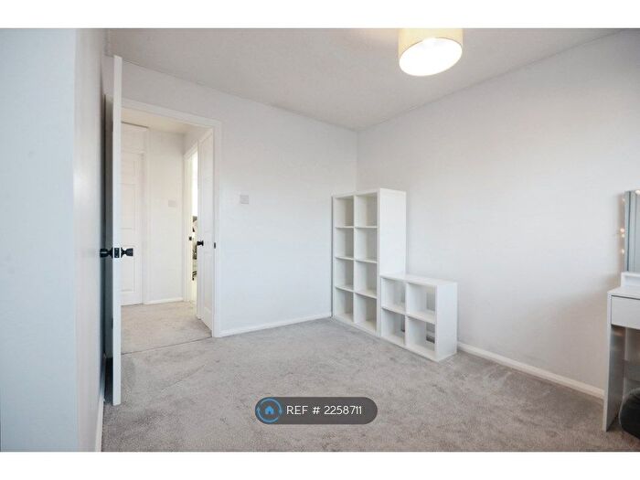 2 Bedroom End Of Terrace House To Rent In Albacore Avenue, Warsash, Southampton, SO31