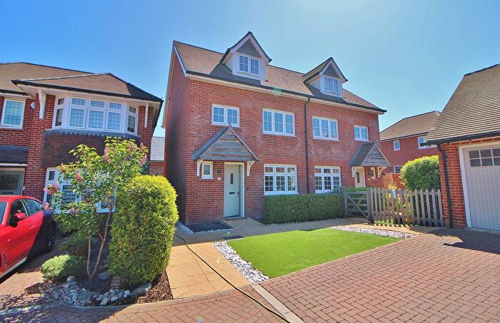 4 Bedroom Semi-Detached House For Sale In Birkbeck Close, Berewood, PO7