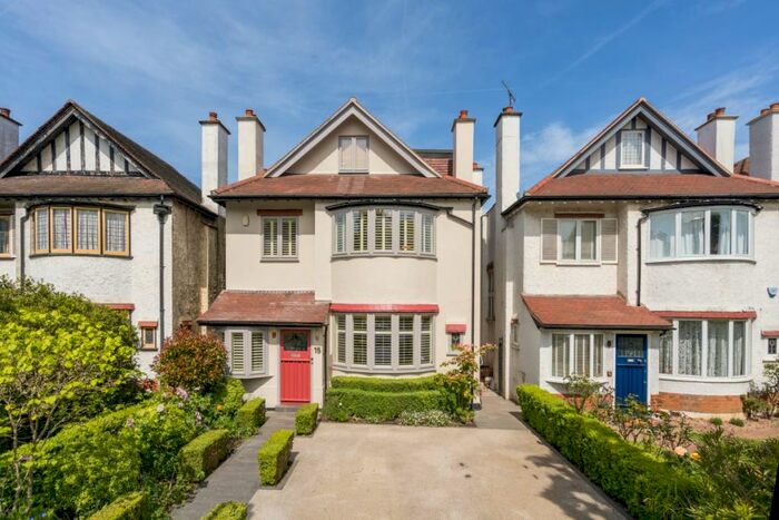 5 Bedroom House To Rent In Vallance Road London, N22