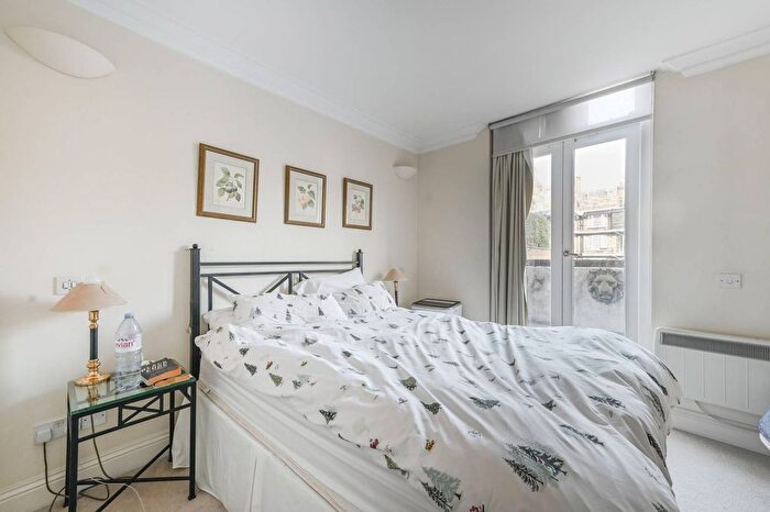 2 Bedroom Flat For Sale In Beaufort Gardens, Knightsbridge, London, SW3