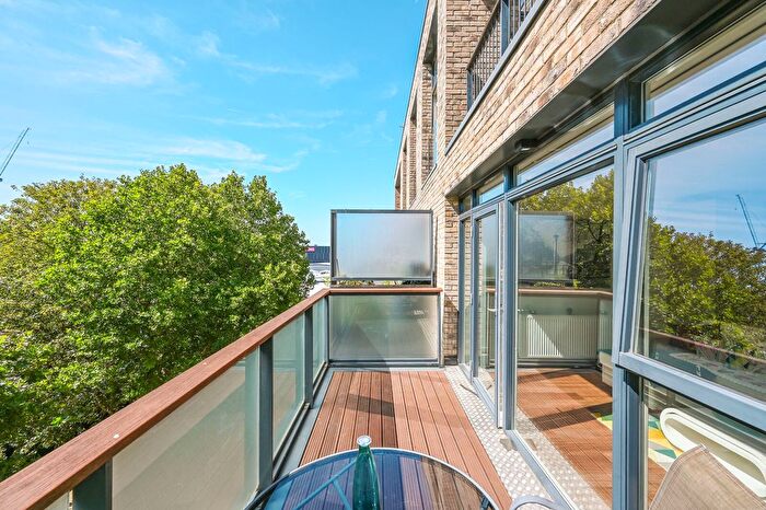 2 Bedroom Flat For Sale In Packington Road, Acton, London, W3