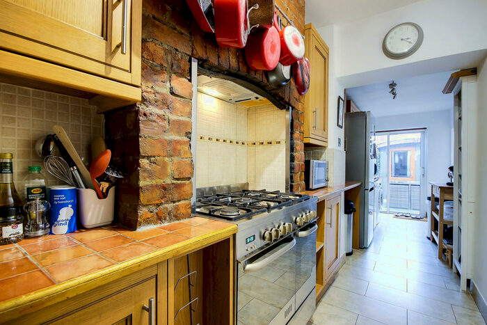 2 Bedroom Ground Flat To Rent In Uplands Road, Crouch End, N8