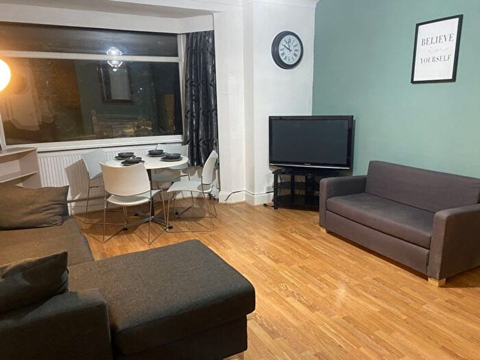 1 Bedroom Semi-Detached House To Rent In Otley Road, Leeds, LS16