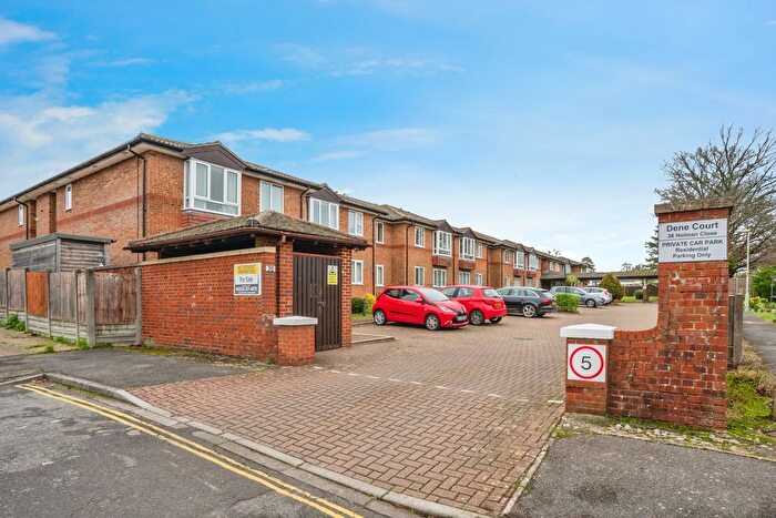 1 Bedroom Flat For Sale In Holman Close, Waterlooville, Hampshire, PO8