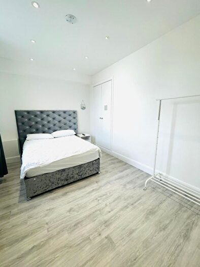 1 Bedroom Flat For Sale In Harrow Road, London, W9