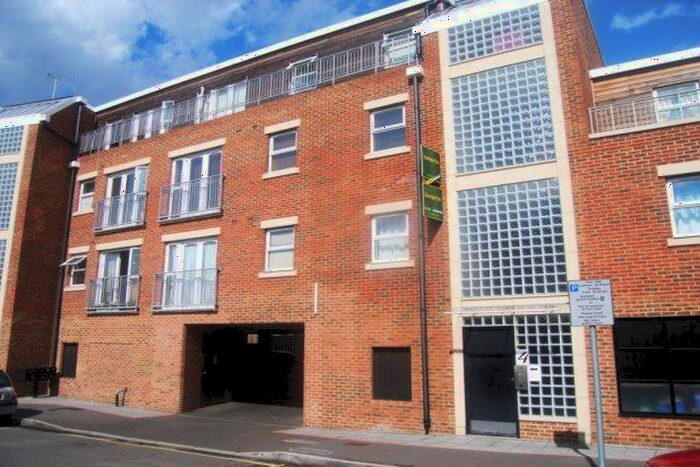 2 Bedroom Flat To Rent In Southsea Road, Kingston Upon Thames, KT1