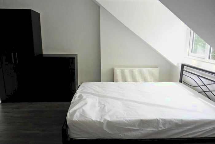 Studio To Rent In Mere Road, Erdington, Birmingham, B23