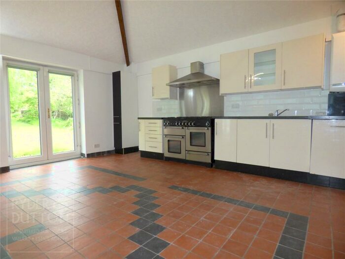 4 Bedroom Semi-Detached House To Rent In Thornham New Road, Castleton, Rochdale, OL11