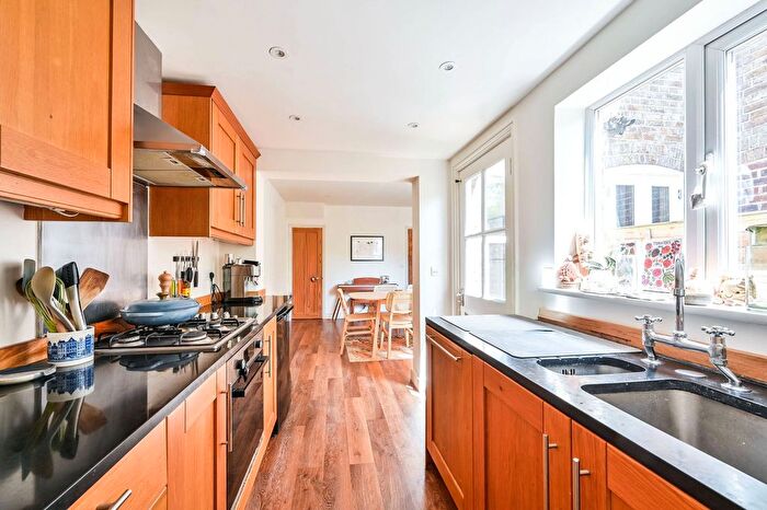 3 Bedroom Terraced House For Sale In Ludlow Road, Guildford, GU2
