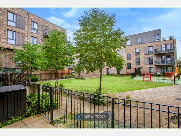 3 Bedroom Maisonette To Rent In Fisher Close, London, SE16