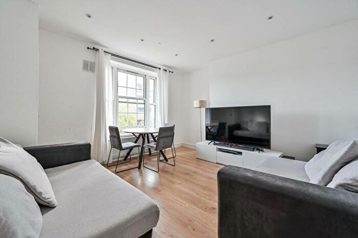 3 Bedroom Flat To Rent In Frankham Street, Deptford, London, SE8