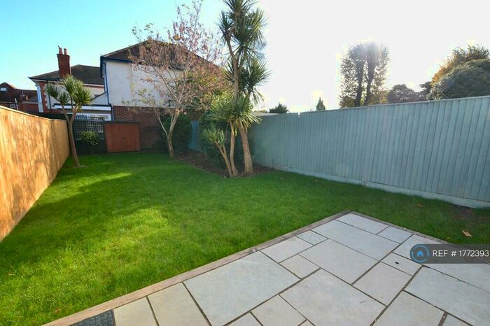 3 Bedroom Flat To Rent In West Way, Bournemouth, BH9