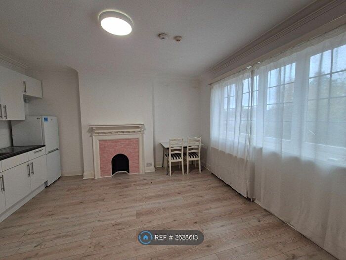 1 Bedroom Flat To Rent In Wycombe Gardens, London, NW11