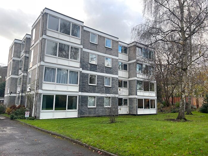 2 Bedroom Flat For Sale In Queens Ride, Barnes, London, SW13