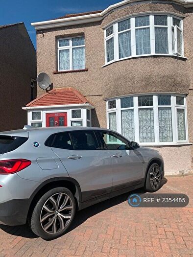 3 Bedroom Semi-Detached House To Rent In Standen Avenue, Hornchurch, RM12