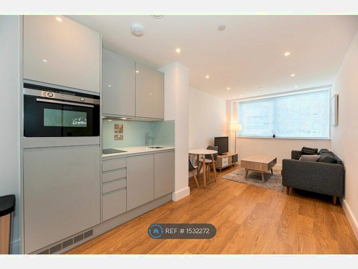 1 Bedroom Flat To Rent In Papermill House, Romford, RM1