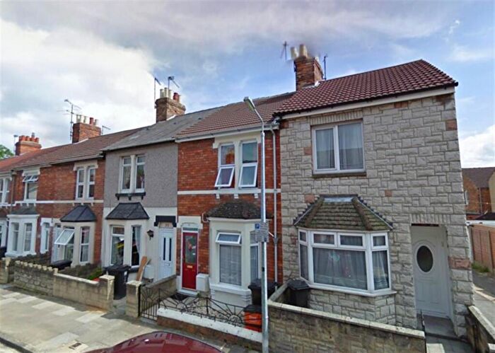 2 Bedroom House To Rent In Wells Street, Swindon, SN1