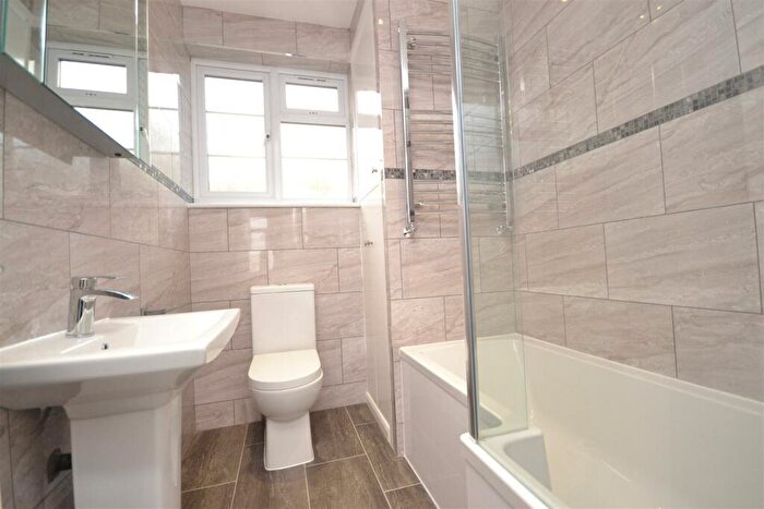 2 Bedroom Apartment To Rent In Risborough Close, Muswell Hill, London, N10