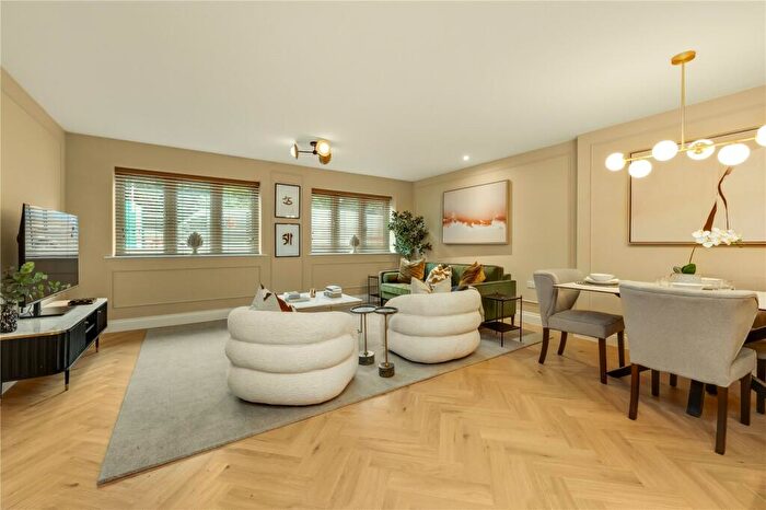 2 Bedroom Apartment For Sale In The Residence, Brooklands Road, Weybridge, KT13
