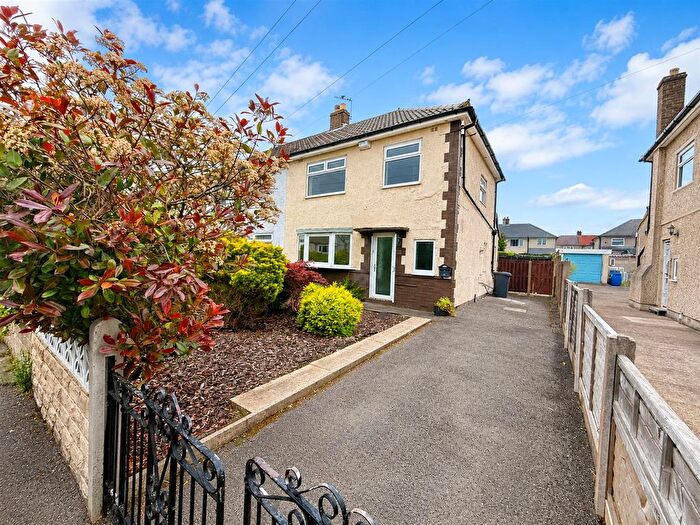 3 Bedroom Semi Detached House For Sale In Plumpton Lea, Wrose, Bradford, BD2